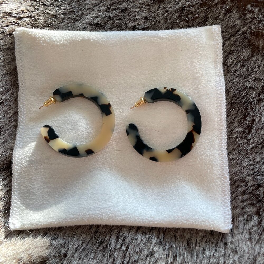 Classic open hoop Blonde Tortoise earrings Italian acetate